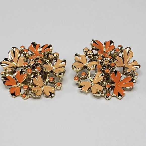 Vintage Coro Orange Peach Enamel Floral Clip-On Earrings Huggies - Picture 1 of 11